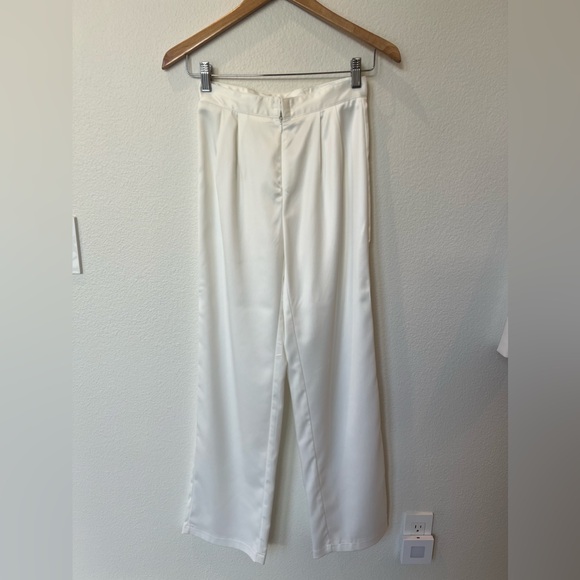 White cropped blazer with shoulder pads & white silk pants. XS - Picture 8 of 12